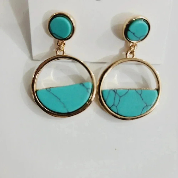 New stud Alloy Resin earrings. - Picture 2 of 2